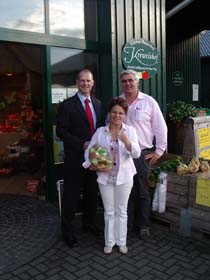 Organisator Bernd Brauer mit Familie Bieger vom Krewelshof